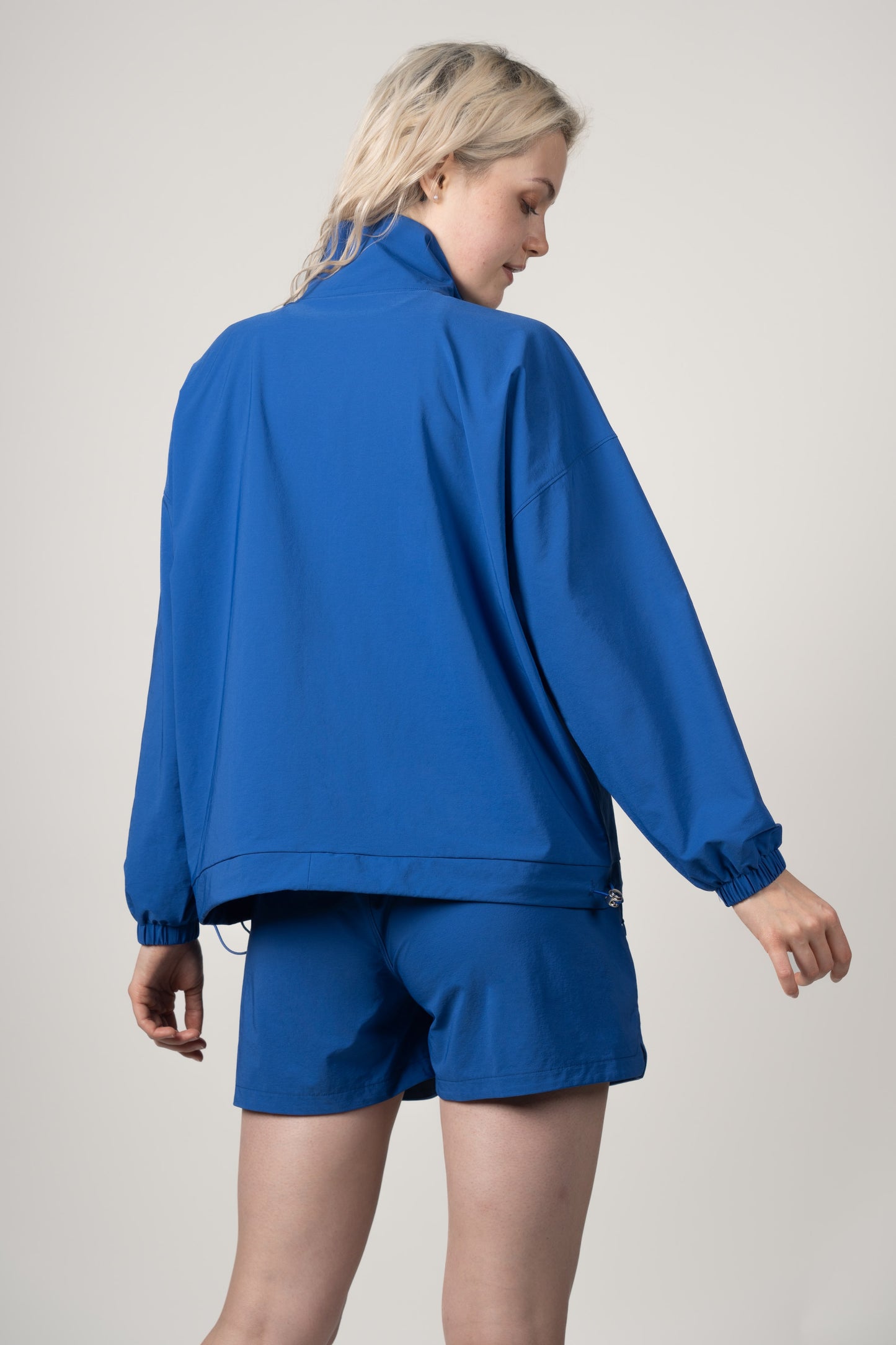 windbreaker crinkle 1/2 zip mock top back